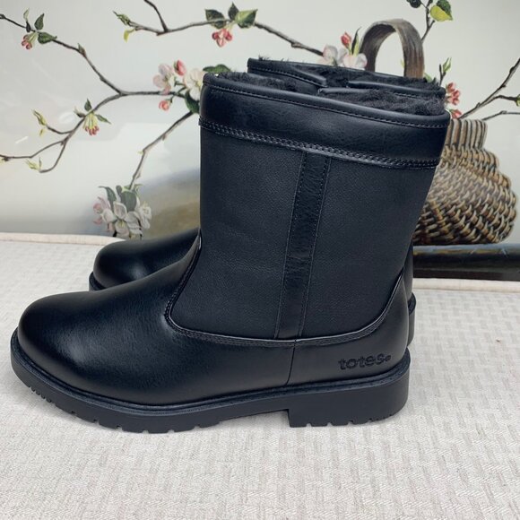 totes Shoes - Totes Women's Waterproof Stadium Boots - Size 9M - Black Faux Fur Lining